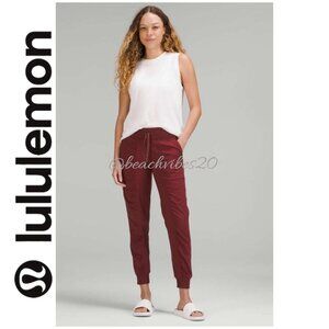 LULULEMON ATHLETICA Dance Studio Mid-Rise Jogger Red Merlot 8 EUC
